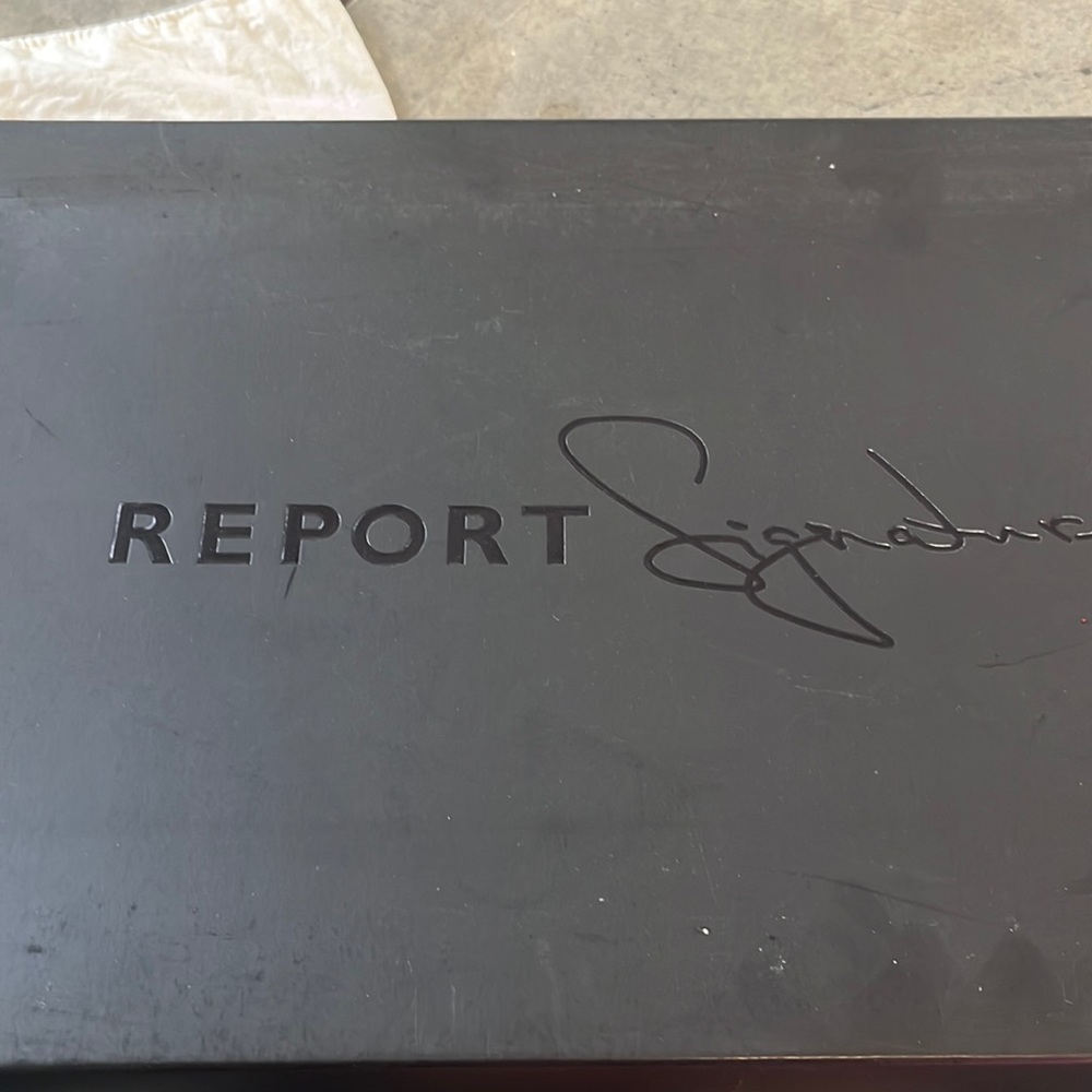 Report Signature Grey Boot